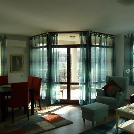 Cozy & Spacious Iztok * Sofia